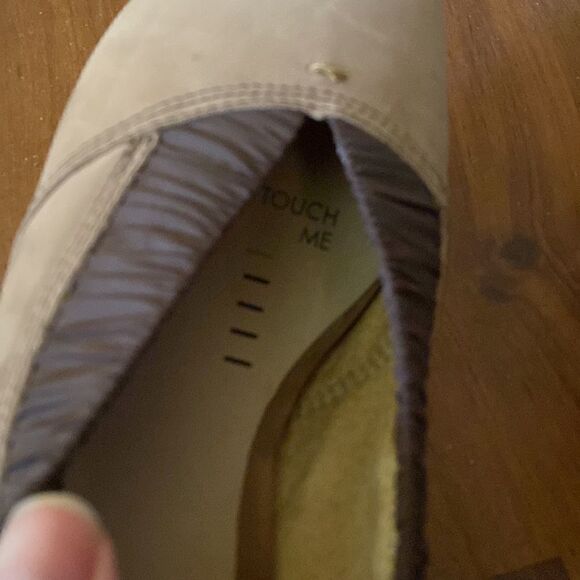 Terra Plana Beige Brown Ruffled Trim Round Toe Heels Womens Size 39/8.5 - Picture 4 of 8